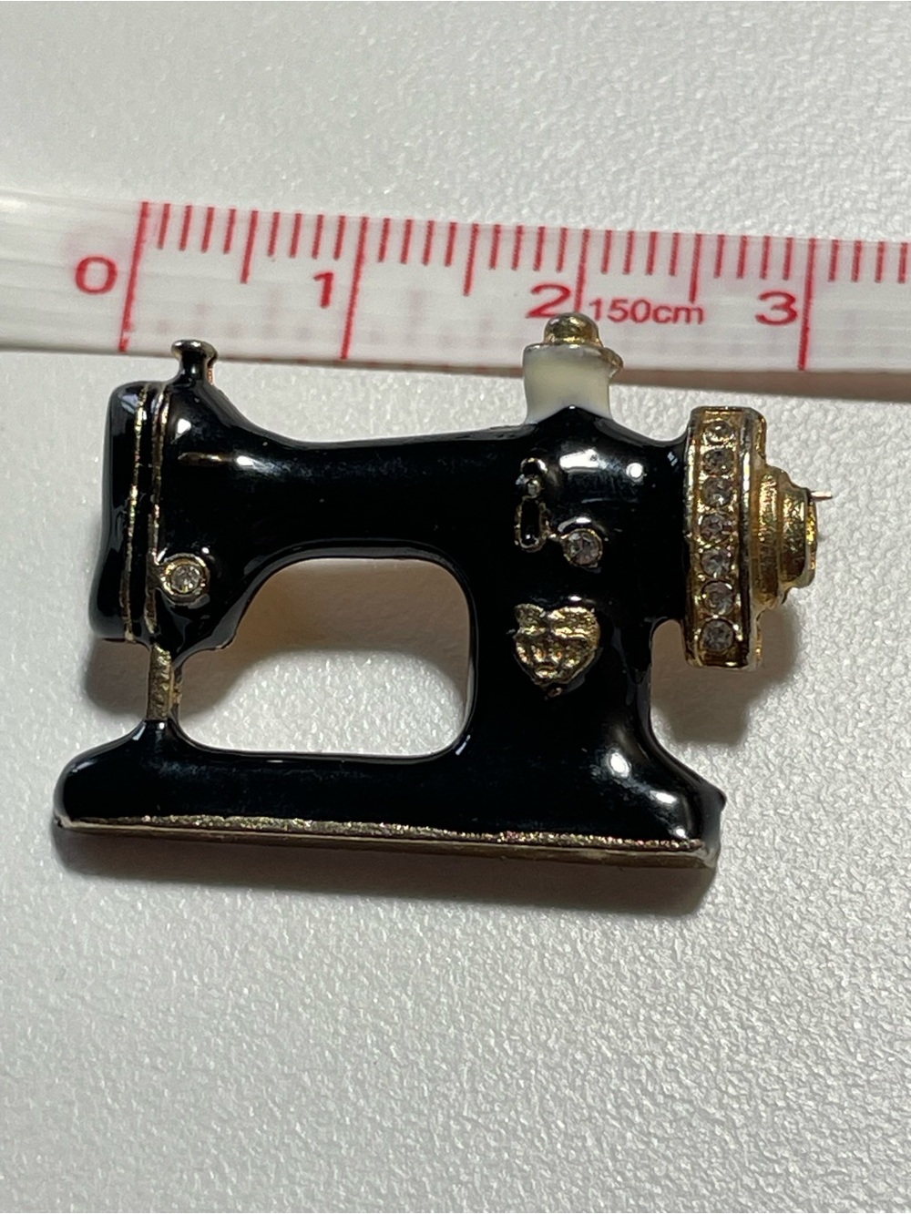 Vintage Gold Tone Enamel Small Sewing Machine Crown Pin #7618 - Picture 3 of 7